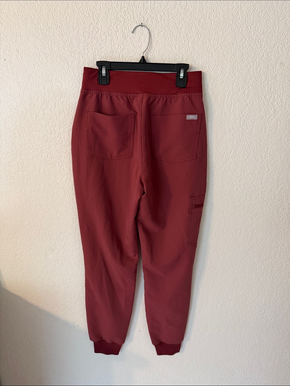 NWT Figs Women’s High Waisted Zamora Jogger Scrub Pants in Dark Cherry - Picture 3 of 3